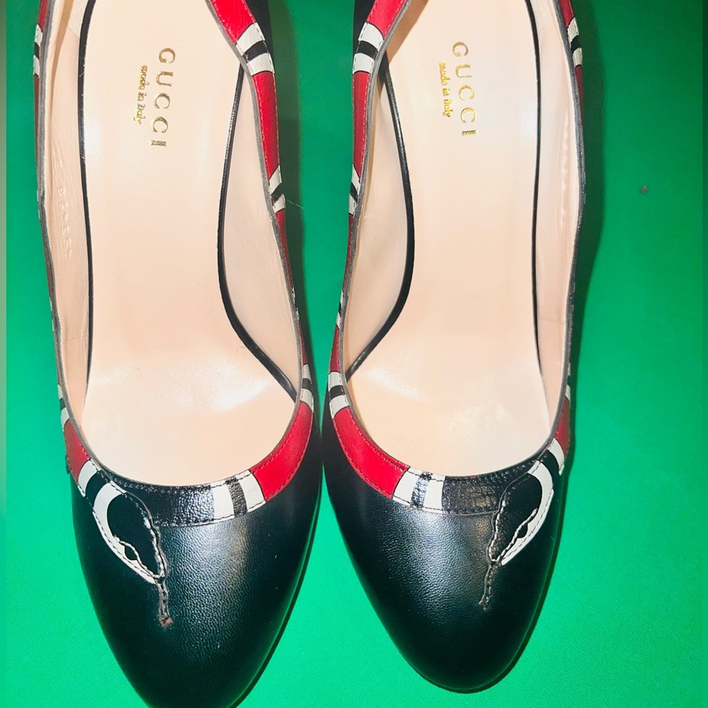 📍NEW Gucci Yoko KingSnake Leather Pumps - Picture 3 of 7